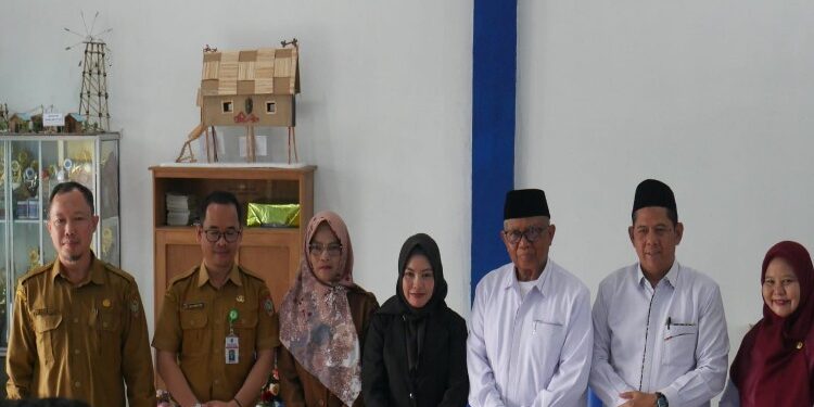 FOTO: MATAKALTENG - Plt Kepala Bidang (Kabid) Ketenagaan Disdik Kalteng, Juliansyah saat menghadiri kegiatan di RA Annur Palangka Raya.