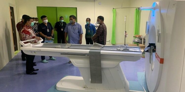 FOTO: DOK/MATAKALTENG - Bupati Kotim Halikinnor saat melihat sejumlah fasilitas di RSUD dr Murjani Sampit.