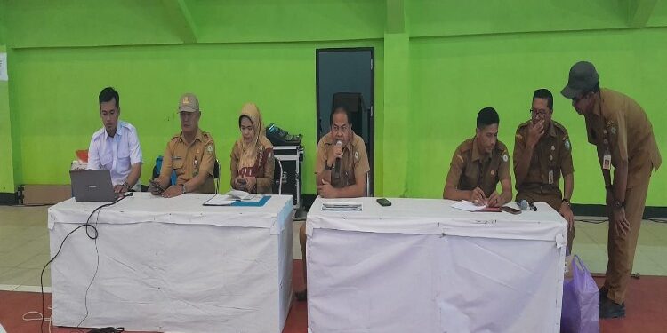 FOTO: IST/MATAKALTENG - Kadispora Kotim Wiyono saat memimpin rapat, belum lama ini. 