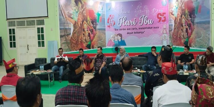 FOTO : IST/MATAKALTENG - Bupati Kotim Halikinnor saat bertemu dengan masyarakat wilayah Utara Kotim, Kamis 18 Januari 2024.