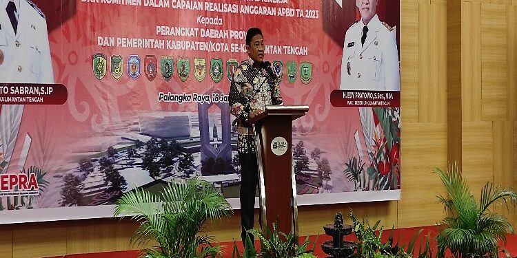 FOTO: MATAKALTENG - Wagub Edi pratowo saat membuka Rapat Tepra 2024.