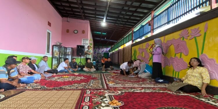 FOTO: DIAN/MATA KALTENG - Penyuluhan kesehatan oleh Dinkes Kotim di Baamang Tengah, Sabtu 20 Januari 2024.