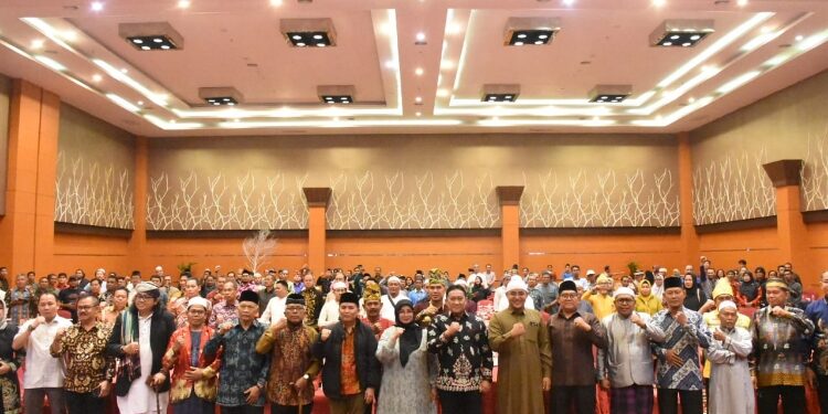 FOTO: IST/MATAKALTENG - Wagub Kalteng Hadiri Pertemuan dengan Tokoh Masyarakat dan Tokoh Agama di Kotim.