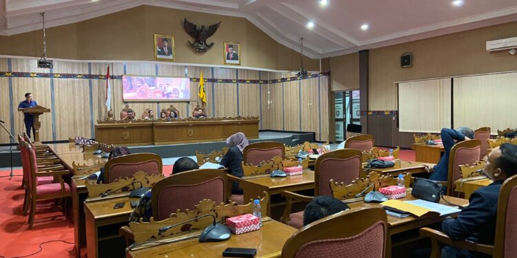 FOTO: DIAN/MATA KALTENG - Penyampaian laporan hasil reses DPRD Kabupaten Kotawaringin Timur, Senin 22 Januari 2024.