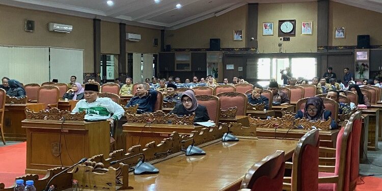 FOTO: DIAN/MATA KALTENG - Penyampaian laporan hasil reses DPRD Kabupaten Kotawaringin Timur, Senin 22 Januari 2024.