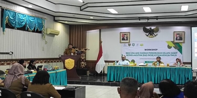 FOTO : DEVIANA/MATAKALTENG - Sekda Kotim Fajrurrahman saat membuka workshop RAD-KSB, Senin 22 Januari 2024.