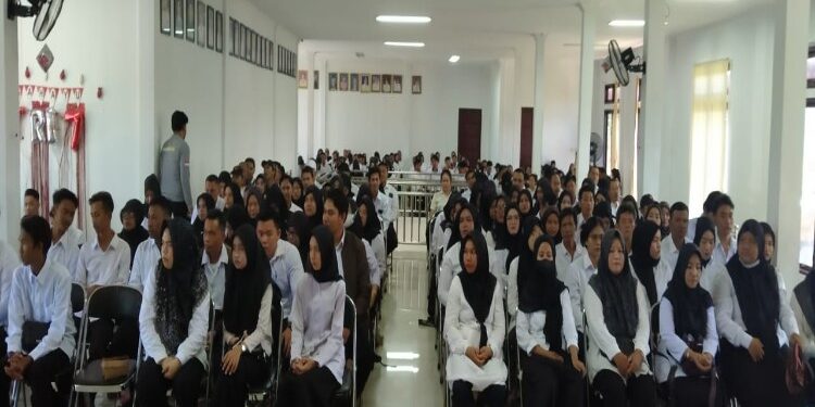 FOTO: IST/MATAKALTENG - Ratusan anggota PTPS di wilayah Kecamatan MBK usai dilantik, Senin 22 Januari 2024.