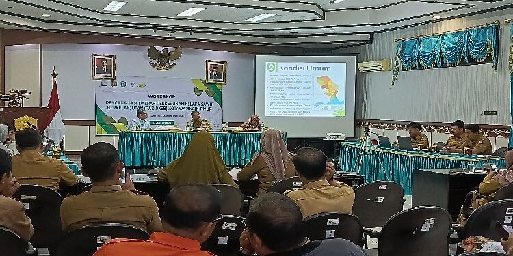 FOTO : DEVIANA/MATAKALTENG - Alang Arianto saat menjadi narasumber workshop RADP-KSB, Senin 22 Januari 2024.