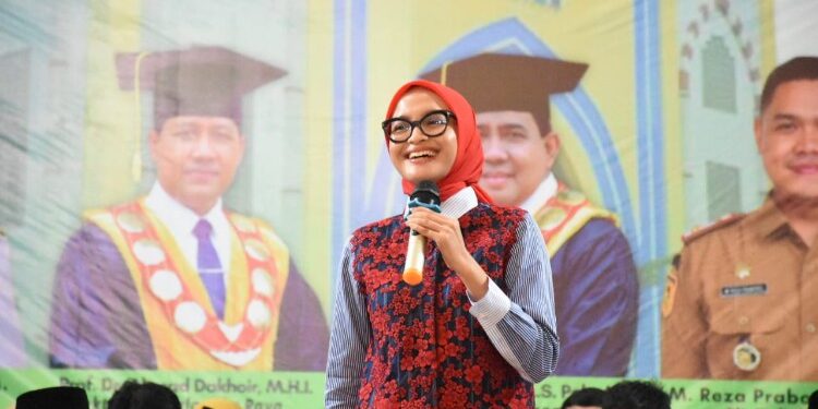 FOTO: MATAKALTENG - Ivo Sugianto Sabran pada kegiatan Seminar Motivasi dan IAIN Palangka Raya Menyapa.