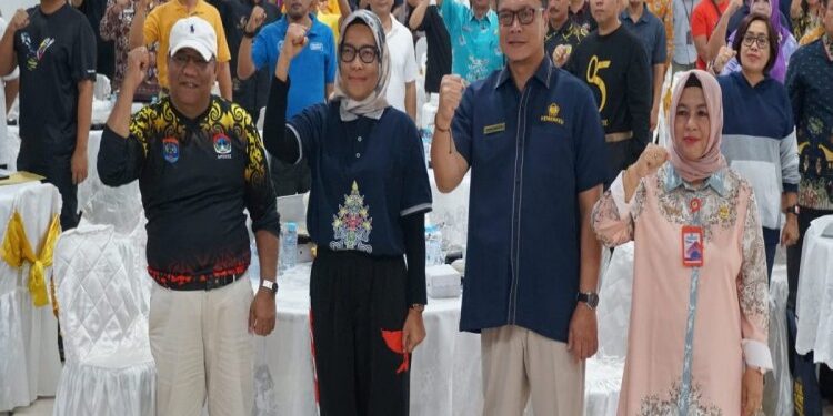 FOTO: MATAKALTENG - Pj Walikota Palangka Raya, Hera Nugrahayu saat menghadiri kegiatan Gerakan Bersama Pengisian SPT Tahunan Orang Pribadi.