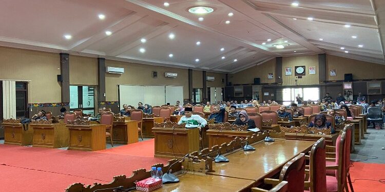 FOTO: DIAN/MATA KALTENG - Penyampaian laporan hasil reses DPRD Kabupaten Kotawaringin Timur, Senin 22 Januari 2024.