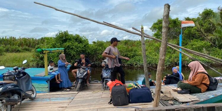 FOTO: AKH/MATAKALTENG - Aktif penyebrangan di Dermaga Penyebaran Antar Provinsi di Kuala Jelai Sukamara.