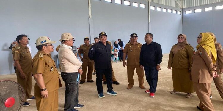 FOTO: MATAKALTENG - Wagub Edy Pratowo Tinjau Progres Pembangunan Pabrik Pakan Ternak Parenggean.