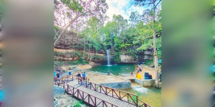 FOTO : DISBUDPAR GUMAS/MATA KALTENG - Suasana objek wisata air terjun batu mahasur kuala kurun pasca dilakukan pembangunan RTH, belum lama ini.