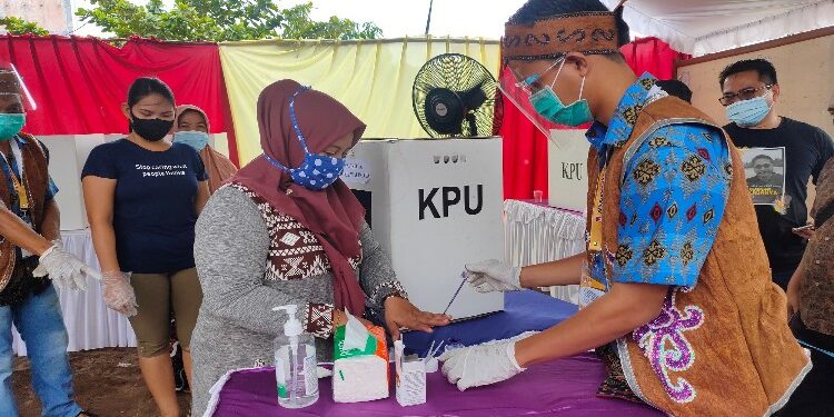 FOTO: DOK/MATAKALTENG - Pemungutan suara di TPS.