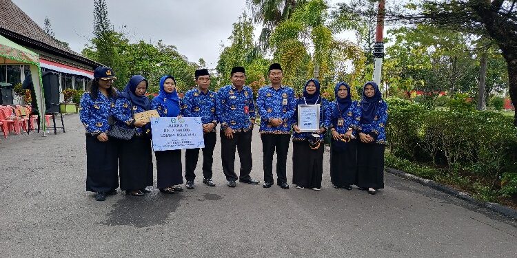 FOTO: DOK DEVIANA/MATAKALTENG - Sejumlah ASN di Kotim saat sesi fto bersama, belum lama ini.