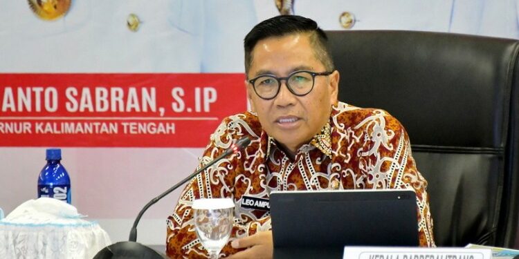 FOTO: MATAKALTENG - Kepala Bappedalitbang Kalteng Leonard S. Ampung saat menyampaikan sambutan.