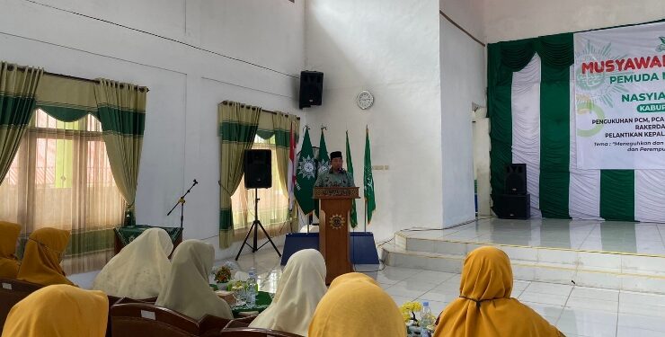 FOTO : AKH/MATAKALTENG - Pj Bupati Sukamara Kaspinor saat membuka Musyawarah Daerah III Pemuda Muhammadiyah dan Nasyiatul Aisyiyah.