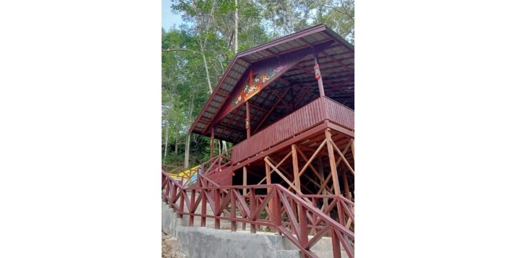 FOTO: DISBUDPAR GUMAS/MATA KALTENG - Fasilitas gazebo yang bisa disewa oleh pengunjung ketika berwisata di objek wisata Air Terjun Batu Mahasur, belum lama ini.