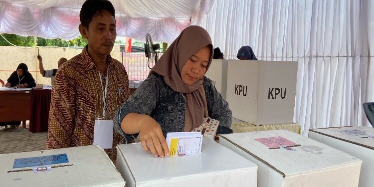 FOTO: DIAN/MATA KALTENG - Simulasi pemilu di TPS 17, Kelurahan Sawahan, Kecamatan MB Ketapang, Kotim, 30 Januari 2024.