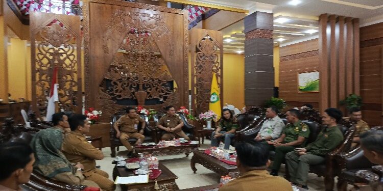 FOTO: DEVIANA/MATAKALTENG - BKSDA Kalteng saat bertemu dengan Pemkab Kotim, Selasa 30 Januari 2024.