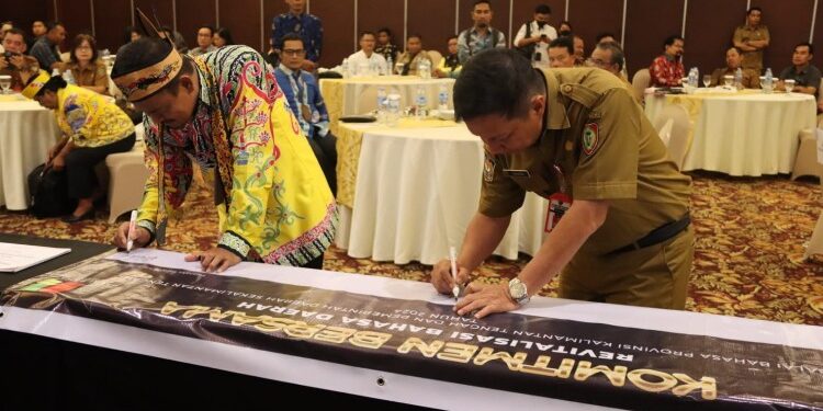 FOTO: MATAKALTENG - Penandatanganan komitmen bersama RBD.