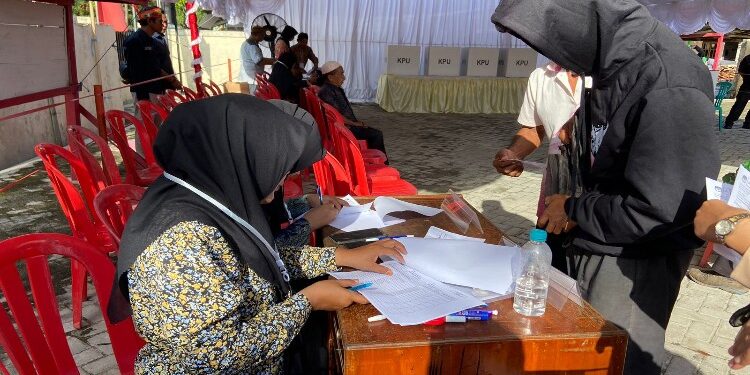 FOTO: DIAN/MATA KALTENG - Simulasi kedatangan pemilih di TPS, 30 Januari 2024.