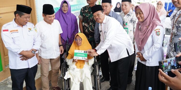 FOTO: MATAKALTENG - Sekda Kalteng H. Nuryakin saat menghadiri menghadiri Tasyakuran HUT ke-23 Baznas Kalteng Tahun 2024 sekaligus Penyerahan Rumah Layak Huni Baznas.