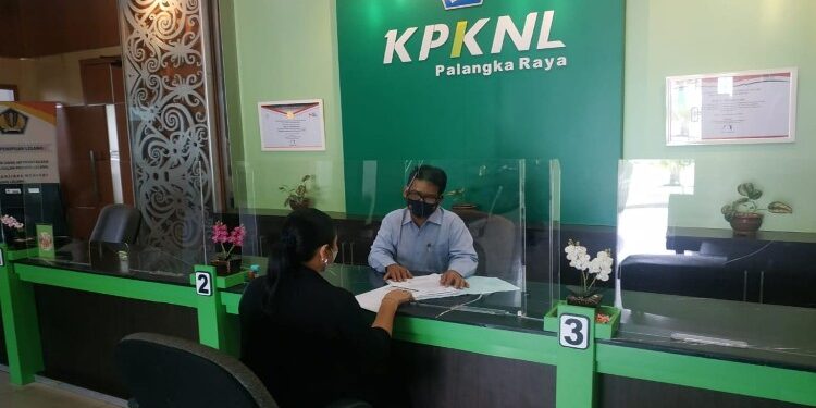 FOTO: MATAKALTENG - Pelayanan KPKNL Palangka Raya.