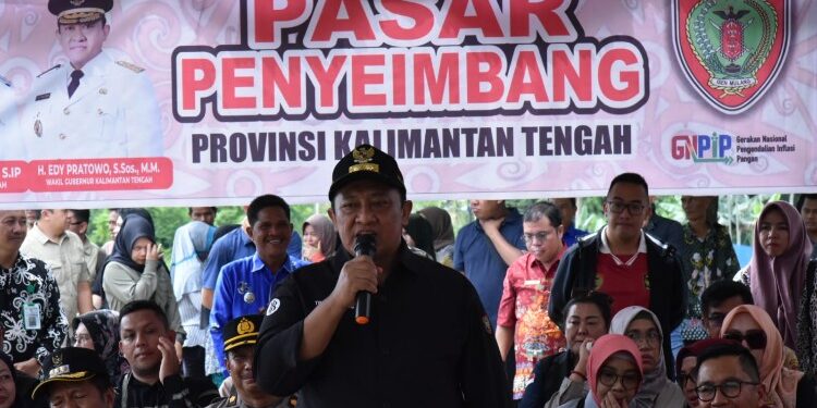 FOTO: MATAKALTENG - Wagub Kunjungi Kelurahan Jingah Muara Teweh, Buka Pasar Penyeimbang.