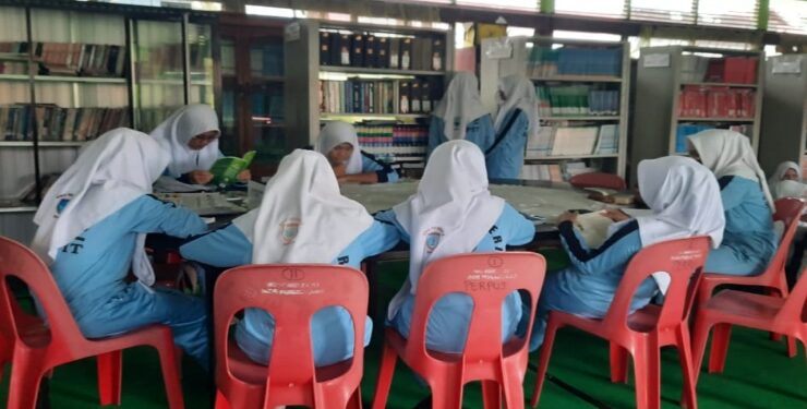 FOTO : DOK/MATA KALTENG - Kegiatan membaca di SMAN 3 Sampit.