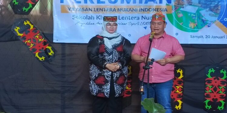 FOTO: MATAKALTENG - Bupati Kotim, Halikinnor bersama wakilnya Irawati.