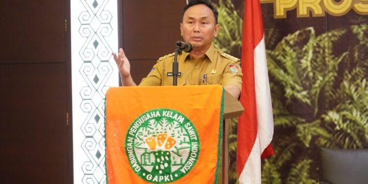 FOTO: MATAKALTENG - Gubernur Kalteng Sugianto Sabran menyampaikan sambutan dalam Forum Diskusi “Prospek Perkebunan Sawit Pasca Undang-Undang Cipta Kerja” di Swiss-Belhotel Danum Palangka Raya.