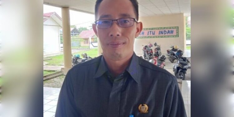 FOTO: MATAKALTENG - Jarliansyah Ketua Komisi I DPRD Barsel.