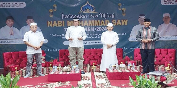FOTO: MATAKALTENG - Kadislutkan Kalteng H. Darliansjah saat menghadiri Peringatan Isra Mikraj Nabi Muhammad SAW Tahun 1445 H/2024 M di Aula Dislutkan Kalteng.