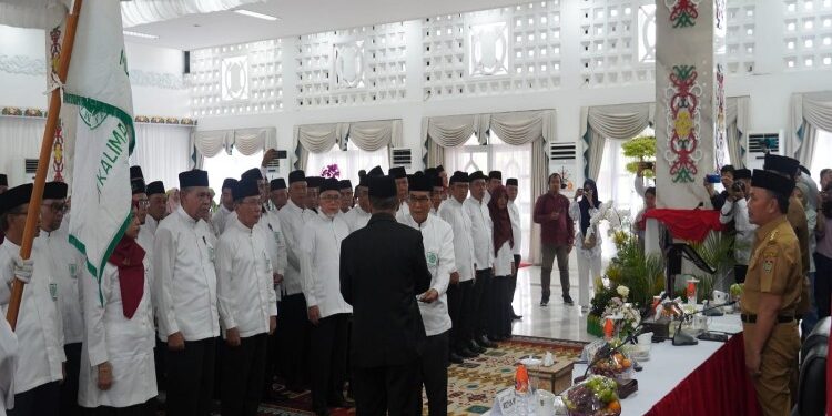 FOTO: MATAKALTENG - Gubernur Sugianto Sabran Saksikan Pengukuhan Pengurus Dewan Pimpinan MUI Kalteng Masa Khidmat 2023-2028.