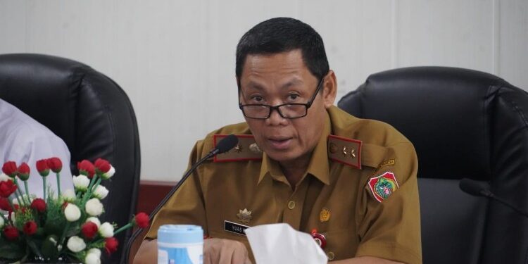 FOTO: MATAKALTENG - Sahli Gubernur Yuas Elko saat memimpin Rapat Evaluasi TPID.