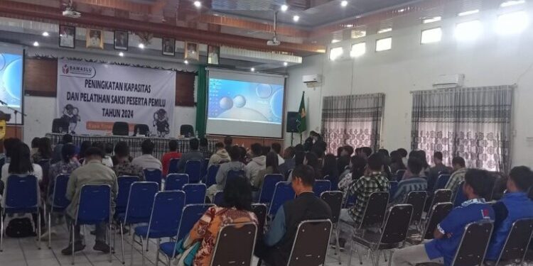 FOTO : IST/MATAKALTENG - Suasana kegiatan peningkatan kapasitas dan pelatihan bagi para saksi peserta pemilu tahun 2024, yang digelar oleh Bawaslu Kabupaten Gumas, di aula kantor bappedalitbang setempat, Senin, 5 Februari 2024.
