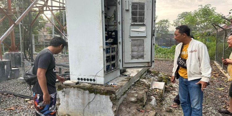 FOTO: IST/MATA KALTENG - Anggota Polsek Baamang saat mengecek tempat kejadian perkara.