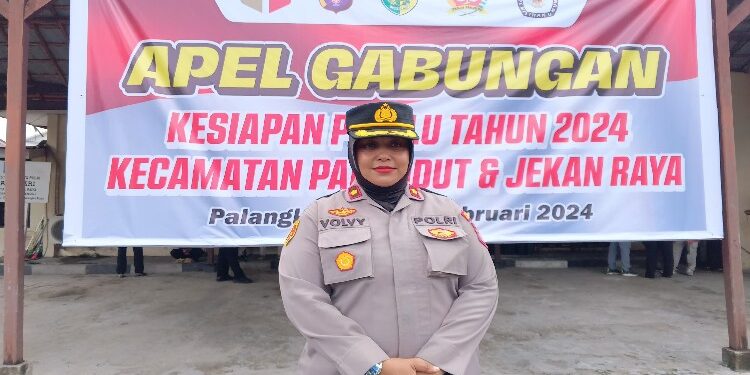 FOTO: RZL/MATAKALTENG - Kapolsek Pahandut, Kompol Volvy Apriana.