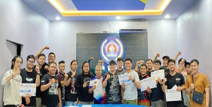 FOTO : IST/MATAKALTENG - Foto bersama usai pembagian hadiah para juara.