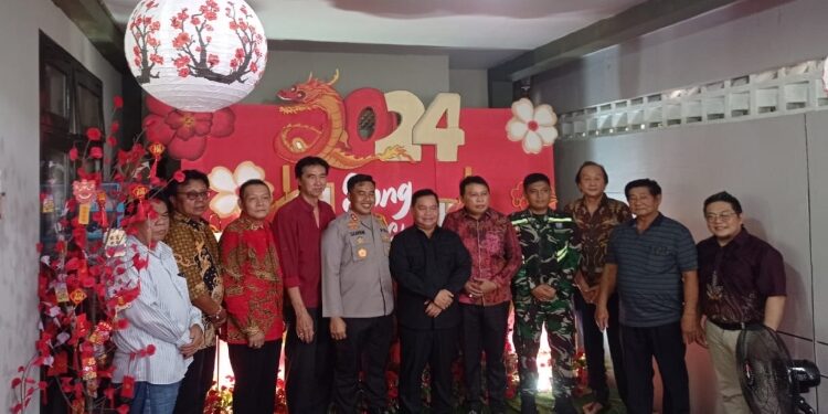 FOTO: DEVIANA/MATAKALTENG - Bupati Kotim Halikinnor dan Forum saat Safari Imlek, Sabtu 10 Februari 2024.