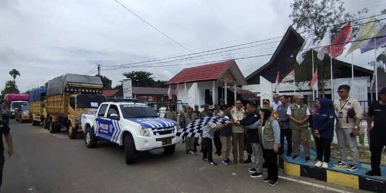 FOTO : IST/MATAKALTENG- KPU Barsel secara resmi melepas pendistribusian logistik Pemilu.