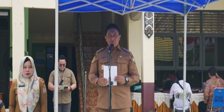 FOTO: MATAKALTENG - Wagub Kalteng Edy Pratowo saat menyapa siswa SMA Negeri 2 Palangka Raya.