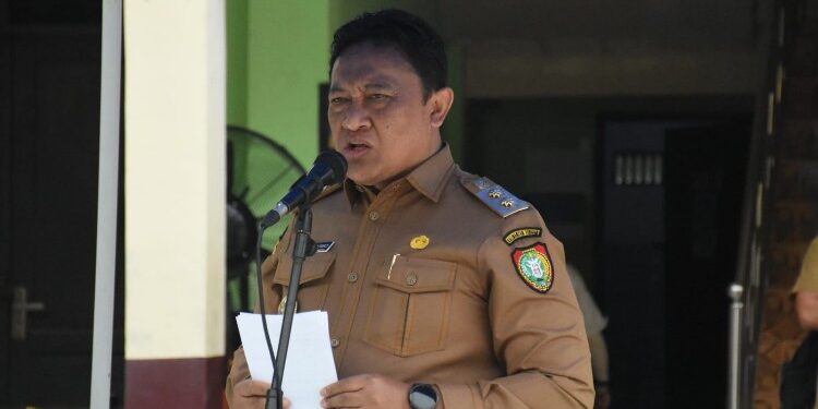 FOTO: MATAKALTENG - Wagub H. Edy Pratowo saat membacakan sambutan.