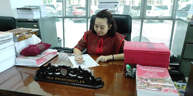 FOTO: MATAKALTENG - Anggota DPRD Kalteng, Ina Prayawati.