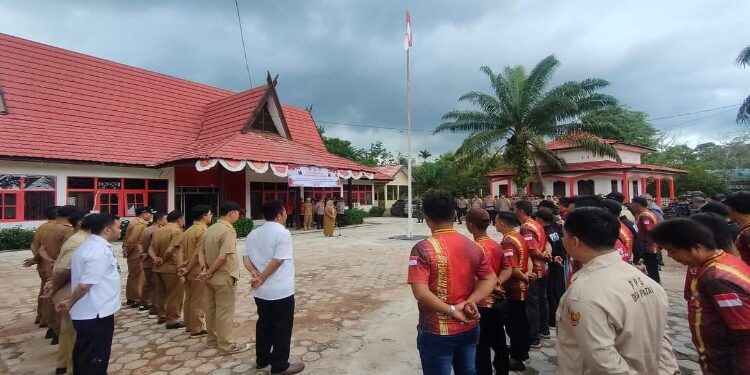 FOTO : IST/MATAKALTENG - Wakil Bupati Kotim Irawati saat hadir pada apel gabungan di Kecamatan Cempaga, Senin 12 Februari 2024.