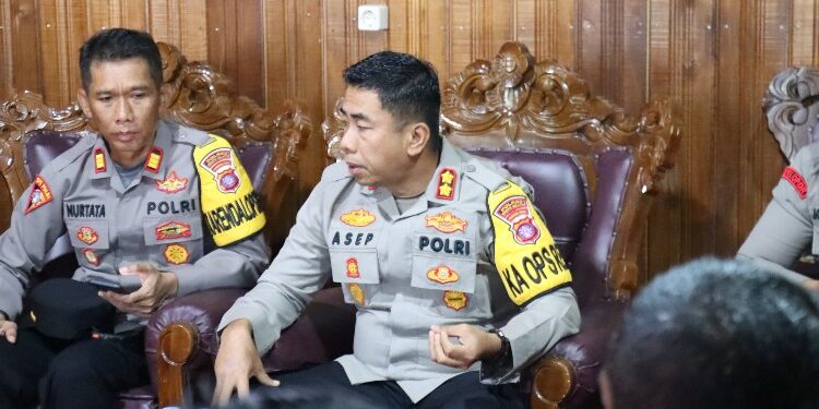 FOTO:  IST/MATAKALTENG - Kapolres Barsel AKBP Asep Bangbang Saputra saat memimpin Anev dengan para pejabat polres Barsel.