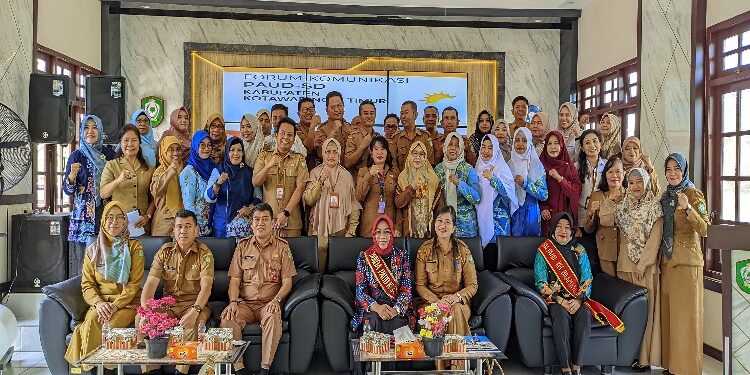 FOTO: DISDIK/MATA KALTENG - Sosialisasi pembentukan Forum Komunikasi PAUD-SD.