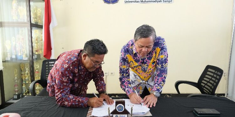 FOTO: DIAN/MATA KALTENG - Penandatanganan kerjasama Dinas Kesehatan dan Universitas Muhammadiyah Sampit, Kamis 15 Januari 2024.
